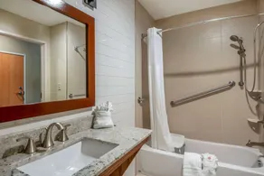 Comfort Suites - University - Bathroom