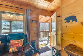 Wardensville Cabin W/ Hot Tub, Creek & Fire Pit! - Interni