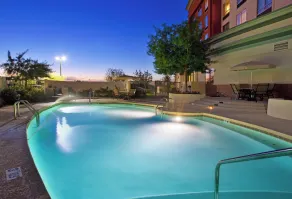Holiday Inn & Suites Phoenix Airport by IHG - Piscina
