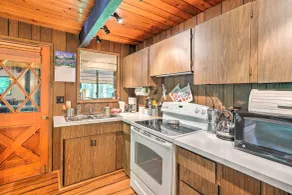 Peaceful Wooded Cabin By Mt. Baker Ski Area! - Innvendig