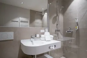 Familienhotel Felsenhof - Bathroom