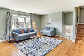 4 Mi to Northwest Stadium: Inviting Home! - Interior