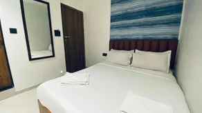 Palm Breeze Hotel - Colaba - Room