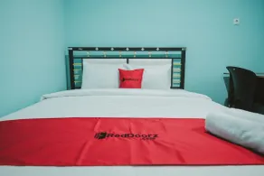 RedDoorz near RSUD Koja - Room