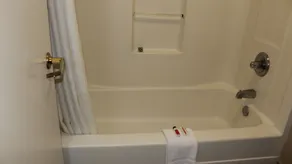 Super 8 by Wyndham Mobile/Tillmans Corner - Bathroom