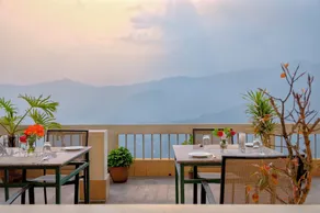 Hotel Sonam Delek Gangtok Near MG Marg With Mountain View - Restaurant
