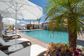Paradice Holidays for 3 - Piscina