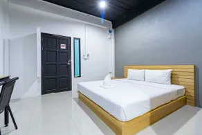 CS Klongtoey Grand Resort - Room