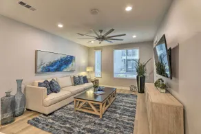 Modern Irvine Condo w/ Pool - 7 Mi to Beach! - Innvendig