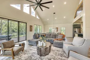 Riverfront Murfreesboro Cabin w/ Fire Pit - Innenbereich