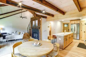 Skier's Paradise: Townhome w/ Deck in Cortland! - Innvendig