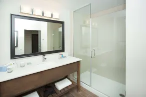 Wingate by Wyndham Calgary Airport - Salle de bain