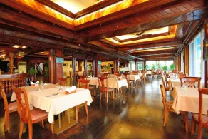 Airai Water Paradise Hotel & Spa - Restaurant