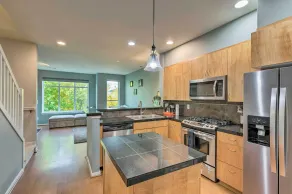 Walk to Local Shops & Eats! Quaint Issaquah Home - Interiör