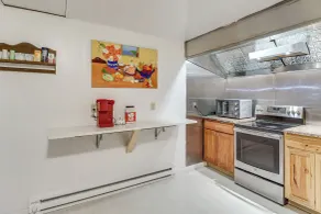 4 Mi to Mauch Chunk Lake: Spacious Apt w/ Bar! - Innvendig