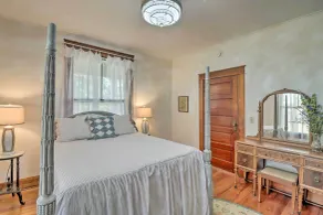 Historic Mountain Home Haven w/ Large Yard! - Interni