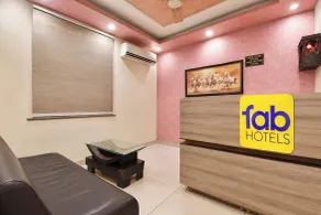 FabHotel Aqueens Plaza - Near Jawahar Circle, Patrika Gate - Réception