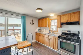 Waterfront Cabin w/ Boat Slip & Views in Croton! - Interni