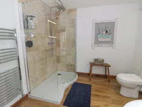Pennant Tigi Uchaf - Bathroom