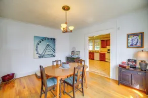 Walk to State St! Bristol Craftsman w/ Backyard - Interiør