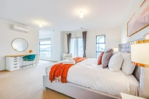 StayAU 4BR Tranquil Family Escape House Point Cook - Room