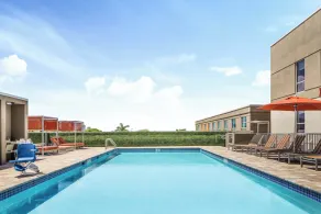 Holiday Inn Express Ft Lauderdale Cruise-Airport by IHG - Piscina