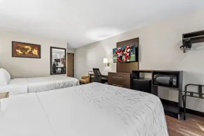 Red Roof Inn PLUS+ & Suites Malone - Room