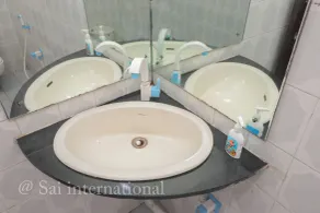 Sai International Guest House - Quarto