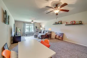 Trail Access + Patio: Peaceful Tulsa Area Retreat - Interni