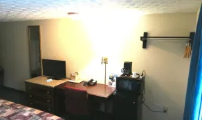 Budget Host Airport Inn - Zimmer