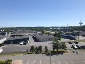 La Quinta Inn & Suites by Wyndham Plattsburgh - Vue de la chambre