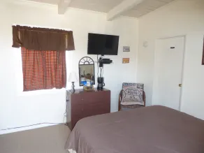 The Historic West Walker Motel - Room