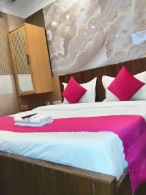 Hotel The Sambhav - Habitación