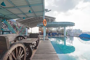 RedDoorz Premium near Bandung Station - Pool