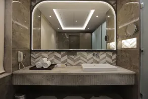 Palm Springs Resort - Bathroom