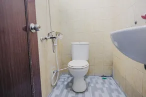RedDoorz Syariah near Kebun Raya Liwa - Salle de bain