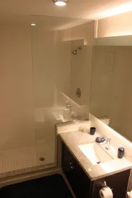 JJ Furnished Apartments Downtown Toronto: King's Luxury Loft - Bathroom