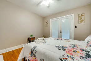 Home in Temple w/ Screened Porch + Gas Fireplace! - Room