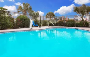 Days Inn & Suites by Wyndham Opelousas - Piscine