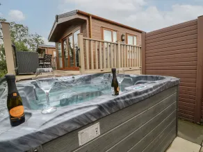 Bock Retreat Lodge 54 with Hot Tub - Spa
