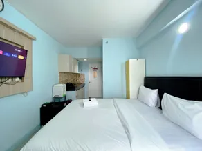 Minimalist Studio Grand Sentraland Karawang Apartment By Travelio - Room