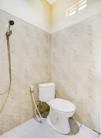 Hotel O Pondok Dukuh - Bathroom
