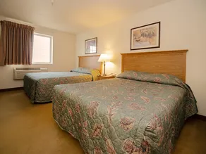 Urbana Inn & Suites - Værelse
