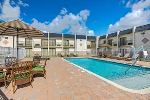 Days Inn & Suites by Wyndham Tampa Fairground-Casino-Ybor - Pool