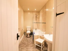 The Shippen - Bathroom