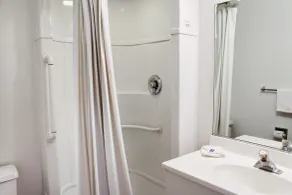 Motel 6-Fresno, CA - Blackstone North - Salle de bain