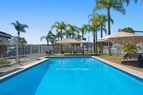Colonial Terrace Motor Inn - Piscina
