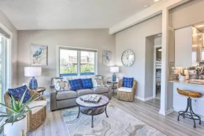 Lakefront Bellevue Home: Private Beach & Fire Pit! - Innvendig