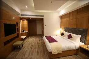 Regenta Central Cassia Zirakpur Chandigarh - Room