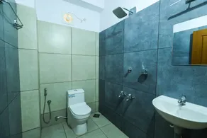 Aldora Airport Residency - Bathroom